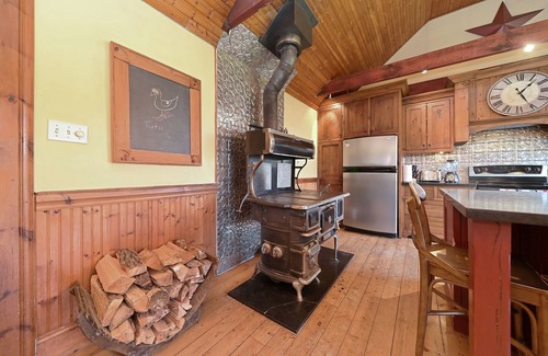 Mansfield Other | The Sheds: Victorian Farmhouse 8BR Ski-In Ski-Out Chalet - Mansfield Ski club