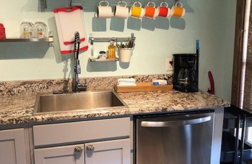 Port Aransas House | The Shell Cabin is a place to relax and enjoy the beach!