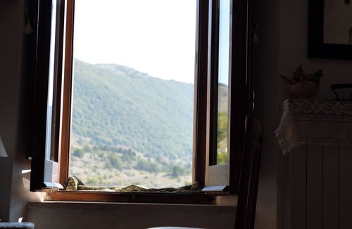 Castel del Monte House | The shelter between the two towers - House in the historic center in the Gran Sasso Park