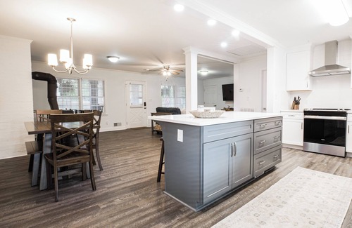 Griffin House | The Shepherd's Lodge at Addis Acres/4BR/3BA/newly renovated/pond/firepit/deck