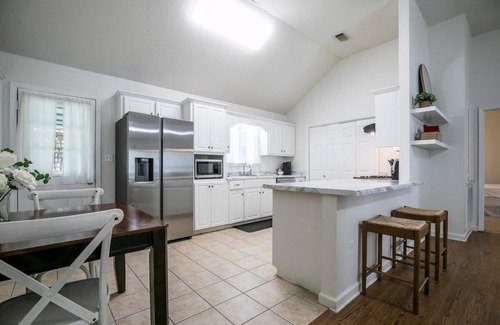 Oxford House | The Shiloh, 2BR Serene Home by Velvet Ditch Villas