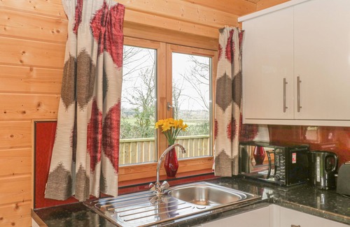 Merriott Cottage | THE SHIPPEN, family friendly, with a garden in Merriott
