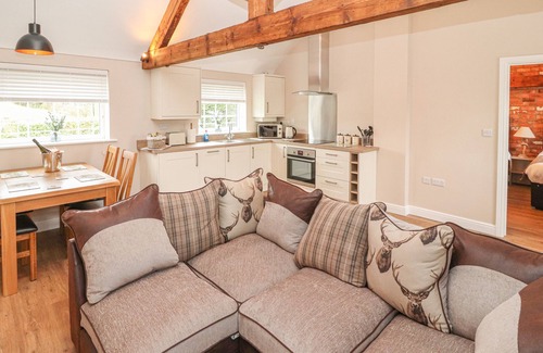 Wimbolds Trafford Cottage | THE SHIPPON, family friendly, character holiday cottage in Chester