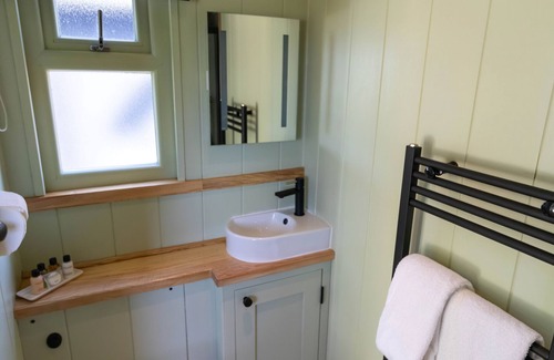 Llanfyllin Cabin | The Shire - Luxury Unique Stay, With Private hot tub - 5 Cyfie Farm