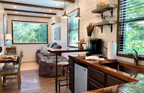 Waco House | The Shoreline Container Home 12 min to Magnolia Silos and Baylor