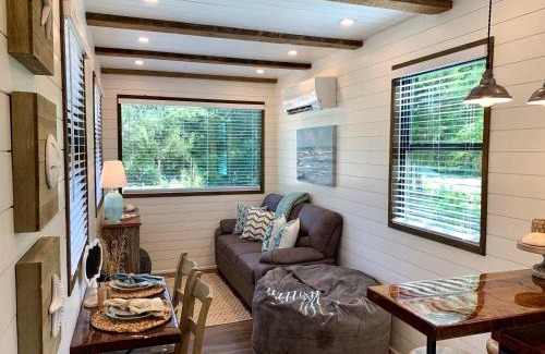 Waco House | The Shoreline Container Home 12 min to Magnolia Silos and Baylor