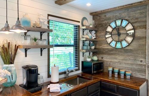 Waco House | The Shoreline Container Home 12 min to Magnolia Silos and Baylor