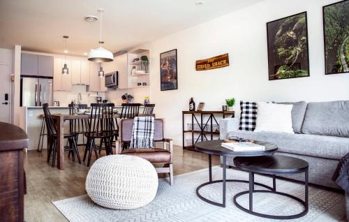Revelstoke House | The Shred Shack - Stylish Revelstoke Condo