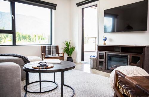Revelstoke House | The Shred Shack - Stylish Revelstoke Condo