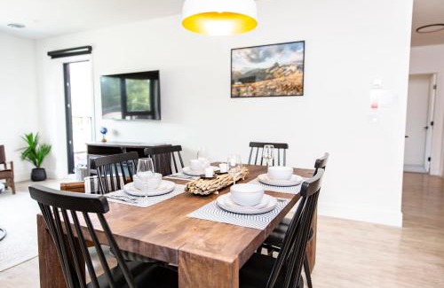 Revelstoke House | The Shred Shack - Stylish Revelstoke Condo
