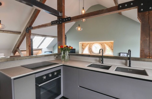 Dyserth Cottage | THE SIGMA PENTHOUSE, family friendly, with a garden in Dyserth