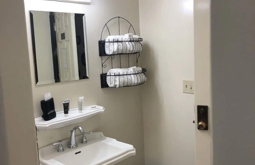 Bisbee Hotel | The Signature Queen with Mountain Views