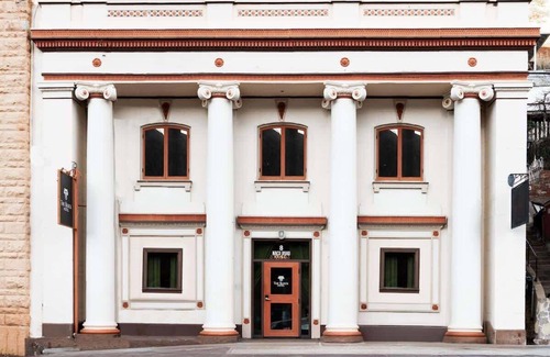 Bisbee Hotel | The Signature Queen with Mountain Views
