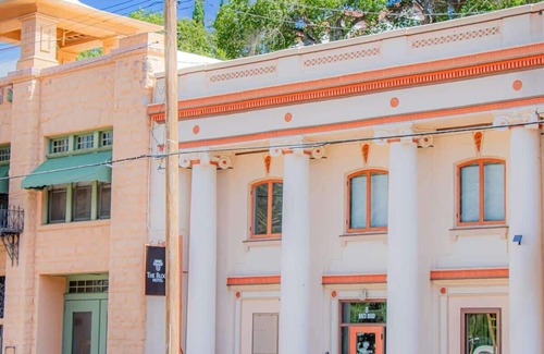 Bisbee Hotel | The Signature Queen with Mountain Views