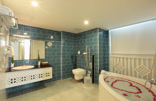 Kothamangalam Hotel | The Silvertips