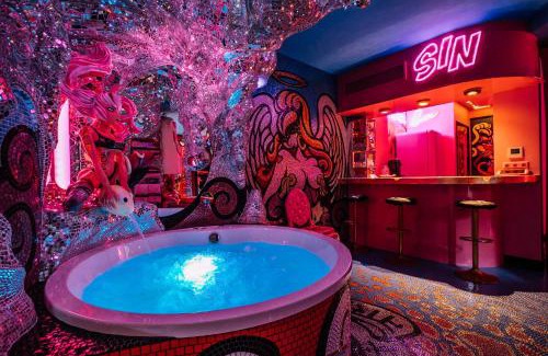 Centrum House | the Sin Suite