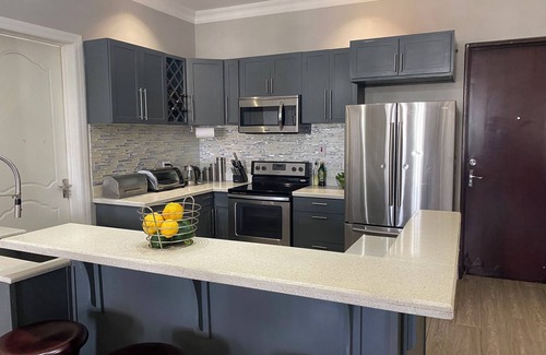 Constant Spring Apartment | The Sky Lounge - 2BD APT w/Amazing Roof Deck Views