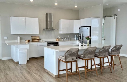 Big Water House | The Smoking Mirrors~ Dual Luxury Home Experience