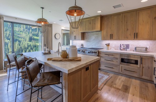 Salt Lake Mountain Resorts Cabin | The Snowpine Lodge