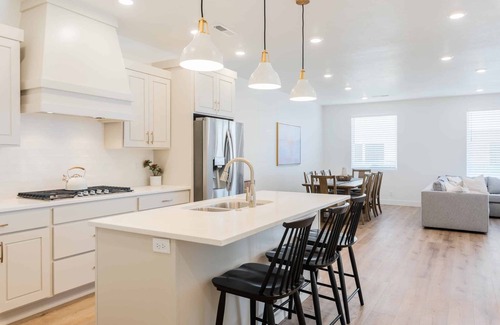 St. George House | The Sol Mate: Desert Color Lagoon + Beaches