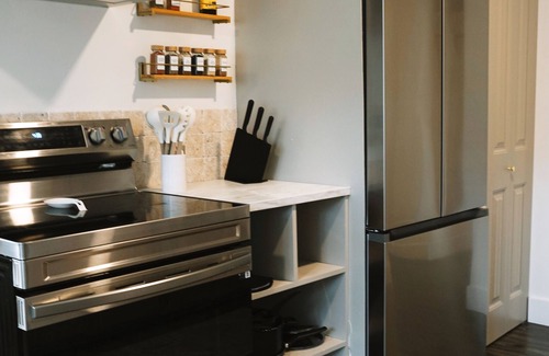 Fort St. John House | The Soleil HousenModern 3 Bedroom House + King Size Bed