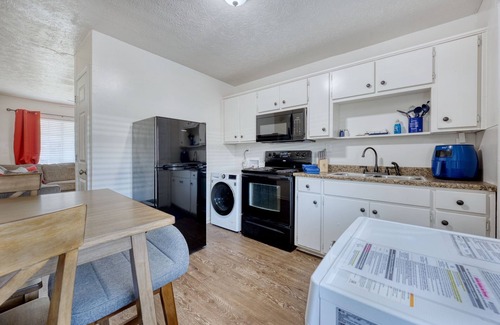 Columbus Apartment | The Southern Charm. 10 minutes away from Fort Moore/Benning. Budget friendly!