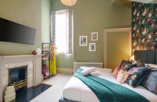 Bristol Old City Apartment | The Sovereign Suite - 2 Bedroom Apartment in Central Bristol by Mint Stays