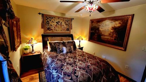 Old Town Apartment | The Sovereign Suite - Cozy And Convenient With Home Theater