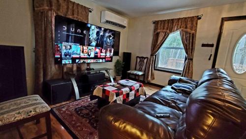 Old Town Apartment | The Sovereign Suite - Cozy And Convenient With Home Theater