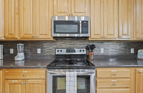 Lynn Haven House | The Splash Pad Sleeps 13 w Pool Patio and Garage