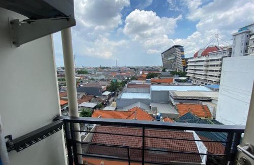 Siwalankerto Apartment | The Square Apartemen Service Twin Suite with WiFi NetFlix 50Inchi