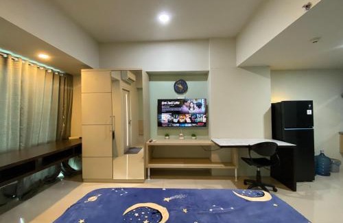 Siwalankerto Apartment | The Square - King Suite - Apartemen Service - 2Person - NetFlix Wifi - Near Petra Campus