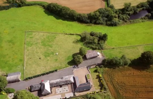 Liskeard Cottage | The Stable, 6 miles to Looe & dog friendly Seaton Beach, country retreat (1 BR)