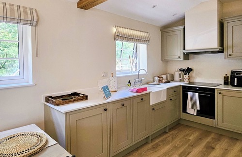 Potters Bar House | The Stables - a luxurious & tranquil country retreat with private hot tub & gym