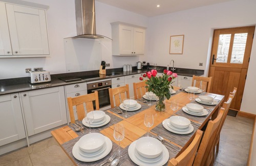 Whitney-on-Wye Cottage | THE STABLES, family friendly, with open fire in Droitwich Spa