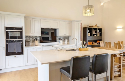Fernhurst House | The Stables - Fernhurst - a country house that sleeps 6 guests in 3 bedrooms