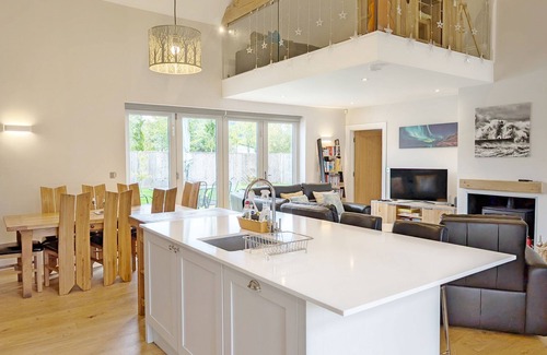 Fernhurst House | The Stables - Fernhurst - a country house that sleeps 6 guests in 3 bedrooms
