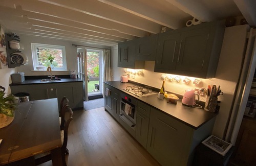 Royal Tunbridge Wells Cottage | The Stables: full of character near the Pantiles with secluded courtyard garden
