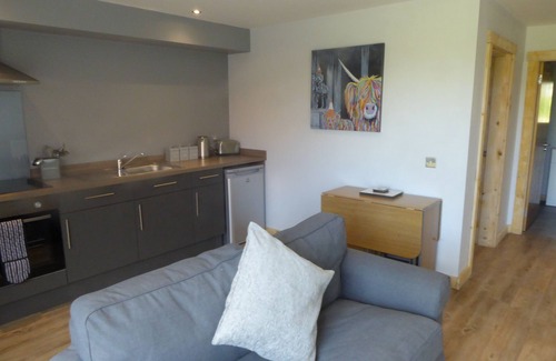 Arden Apartment | The Stables Lower Cottage 6 (Auchendennan) - sleeps 2 guests in 1 bedroom