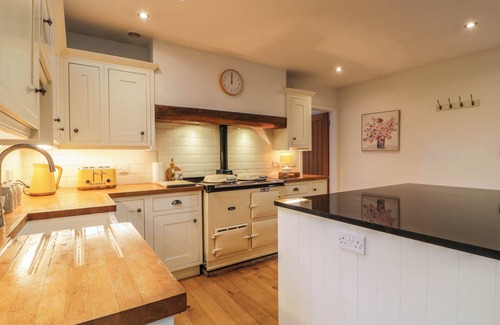 Thornhill Cottage | THE STABLES, pet friendly, character holiday cottage in Thornhill