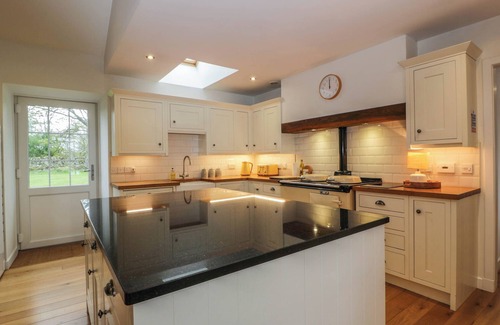 Thornhill Cottage | THE STABLES, pet friendly, character holiday cottage in Thornhill