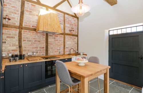 Hereford Cottage | THE STABLES, pet friendly, with hot tub in Hereford
