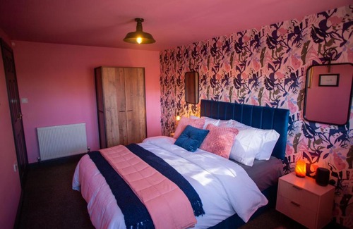 Rudston Apartment | The Stables - Quirky one bed holiday home with wood fired hot tub