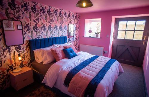 Rudston Apartment | The Stables - Quirky one bed holiday home with wood fired hot tub