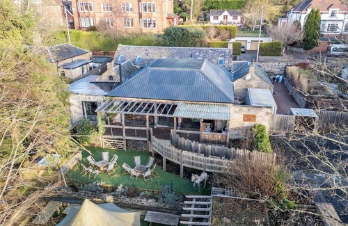 Glenisla Villa | The Stables - Stylish conversion in Dundee West En