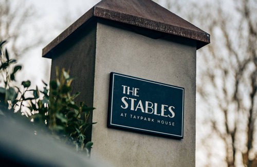 Glenisla Villa | The Stables - Stylish conversion in Dundee West En