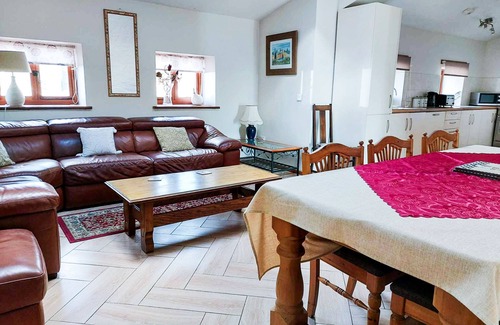 Port Talbot Cottage | The Stables - Tyn Cellar Barns