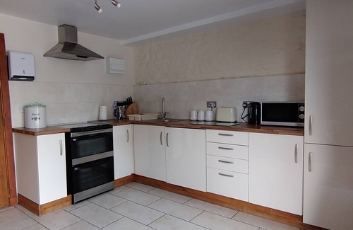 Port Talbot Cottage | The Stables - Tyn Cellar Barns