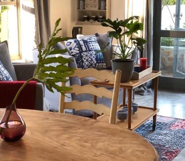 Stanford House | The Stanford Getaway 2 rooms - Pet Friendly