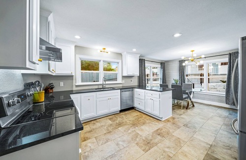 Kerrville House | THE STARDUST - Sleeps 14 4 Bedrooms Heated Pool & Spa